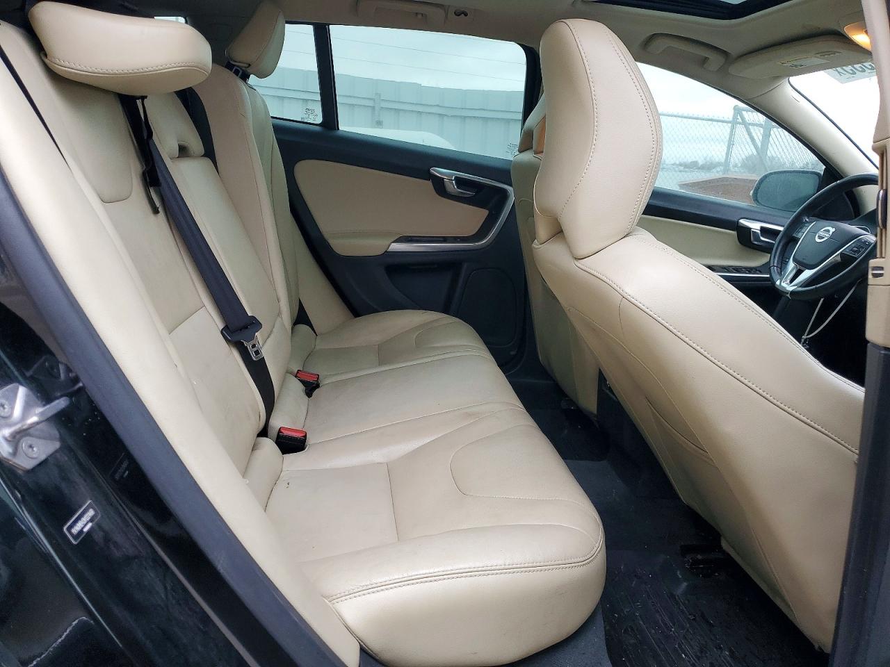 2017 Volvo V60 VIN YV140MEK0H1331468 photo 10