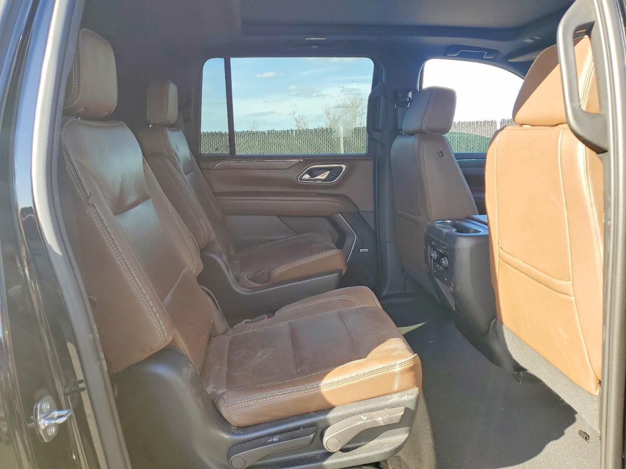 2023 Chevrolet Suburban VIN 1GNSCGKL9PR290932 photo 11