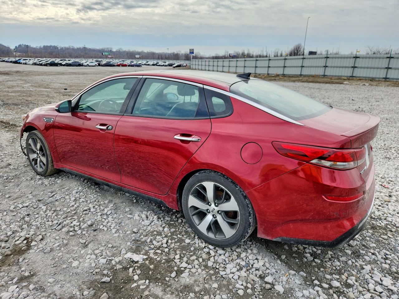 2019 KIA Optima s VIN 5XXGT4L31KG371110 photo 2