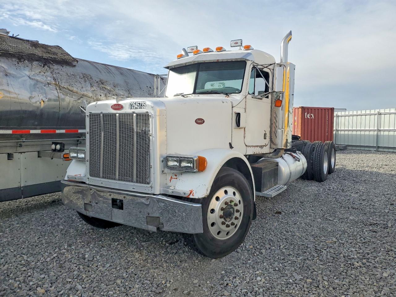 2004 PETERBILT All models VIN 1XPFDB9X74D810216 photo 2