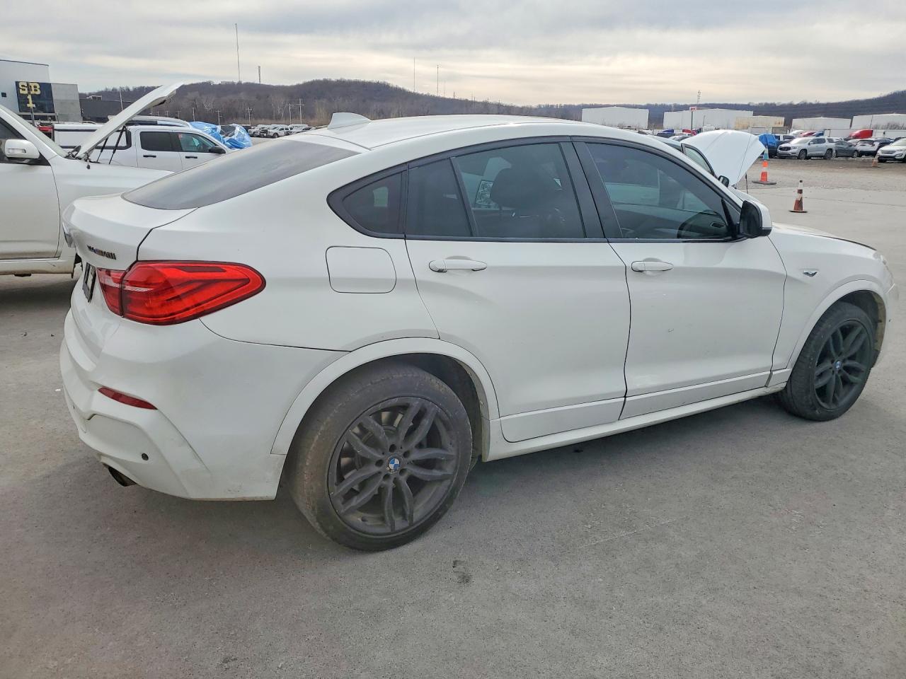 2018 BMW X4 VIN 5UXXW7C5XJ0W63752 photo 3