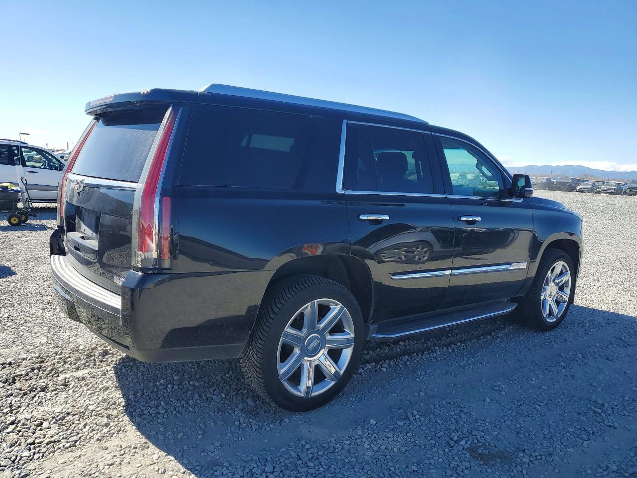 2015 Cadillac Escalade VIN 1GYS4MKJ9FR554999 photo 3