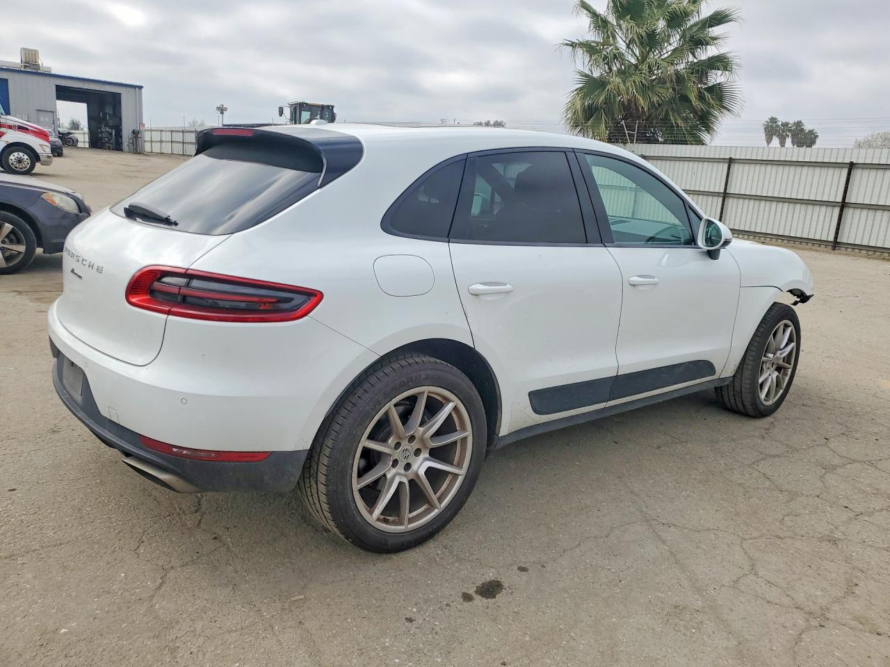 2018 PORSCHE Macan VIN WP1AA2A51JLB19925 photo 3