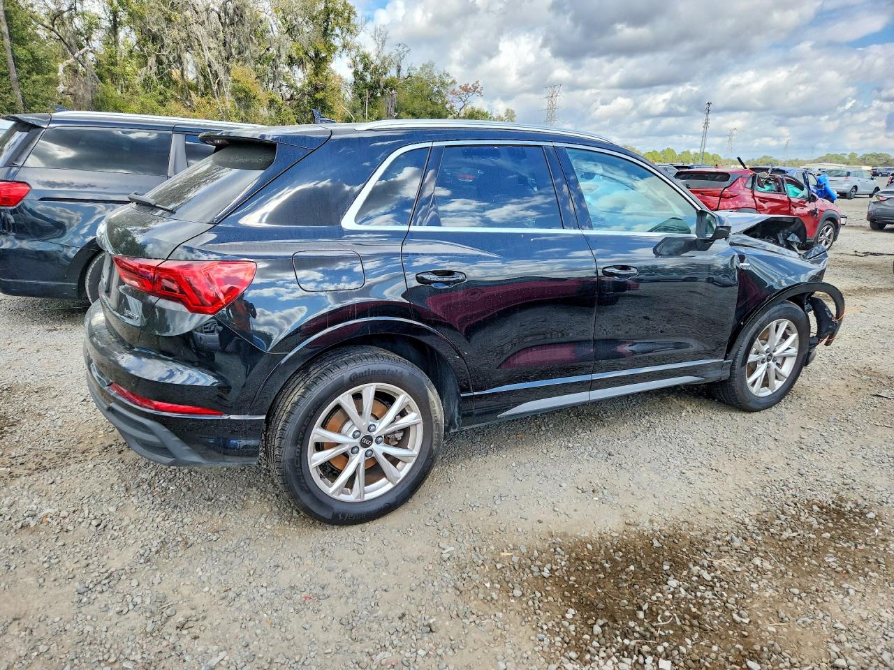 2025 Audi Q3 VIN WA1DECF30S1008306 photo 3
