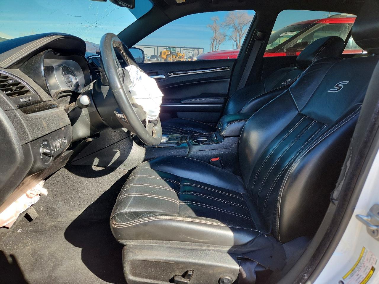 2019 Chrysler 300 VIN 2C3CCABG0KH639874 photo 7