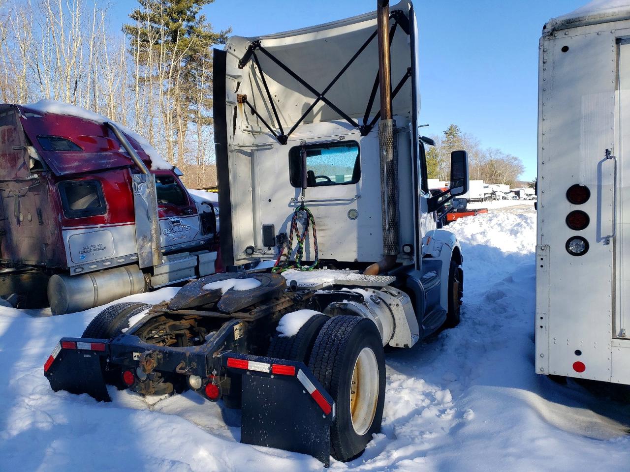 2017 PETERBILT All models VIN 1XPBA48X7HD428813 photo 4