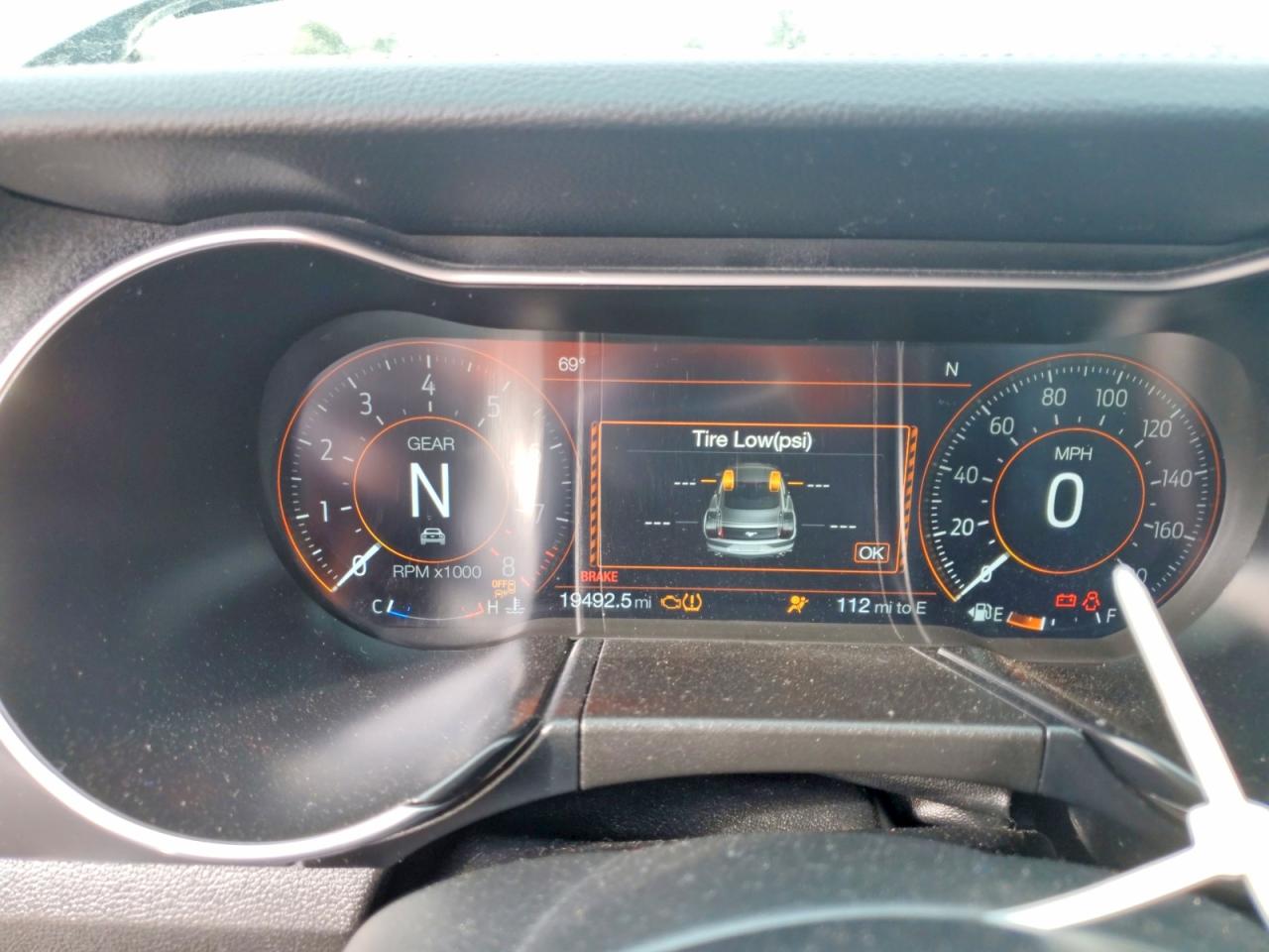 2022 Ford Mustang VIN 1FA6P8R01N5554218 photo 9