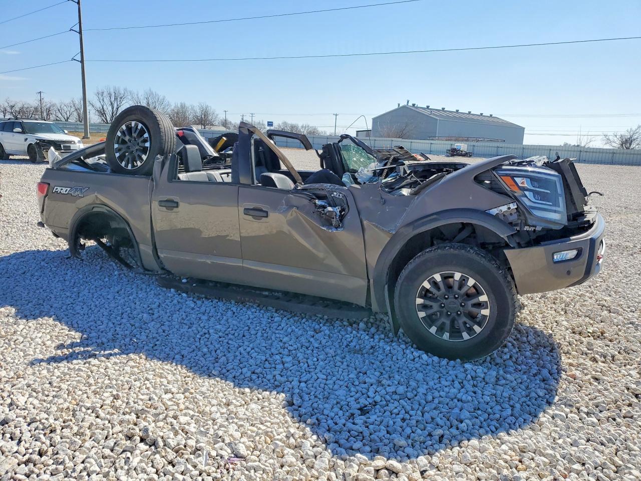 2021 NISS Titan VIN 1N6AA1ED7MN530507 photo 4