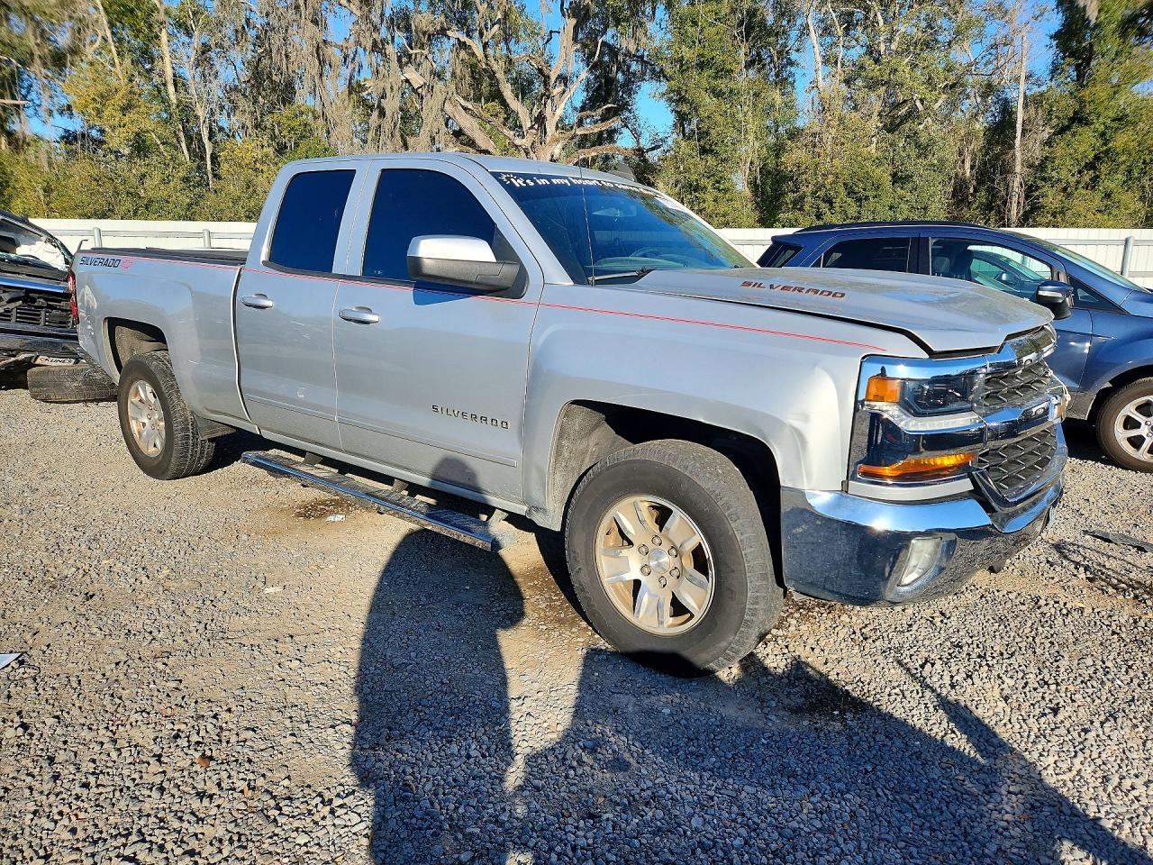 2017 Chevrolet All models VIN 1GCRCREHXHZ188552 photo 4