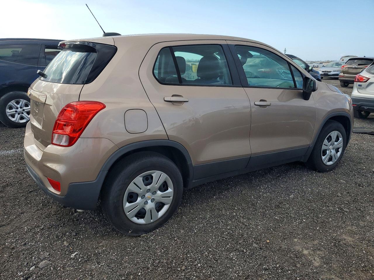 2018 Chevrolet Trax VIN 3GNCJKSB9JL410747 photo 3