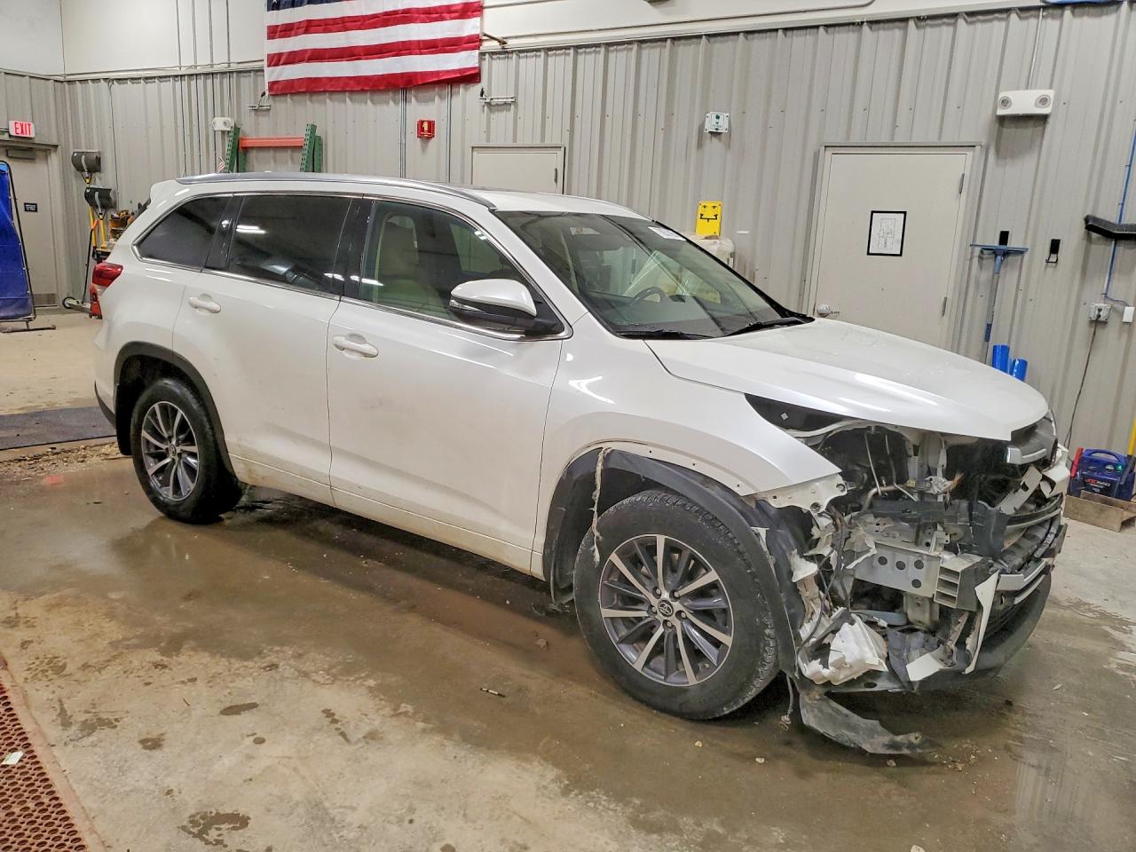 2017 Toyota Highlander VIN 5TDJZRFH9HS356838 photo 4