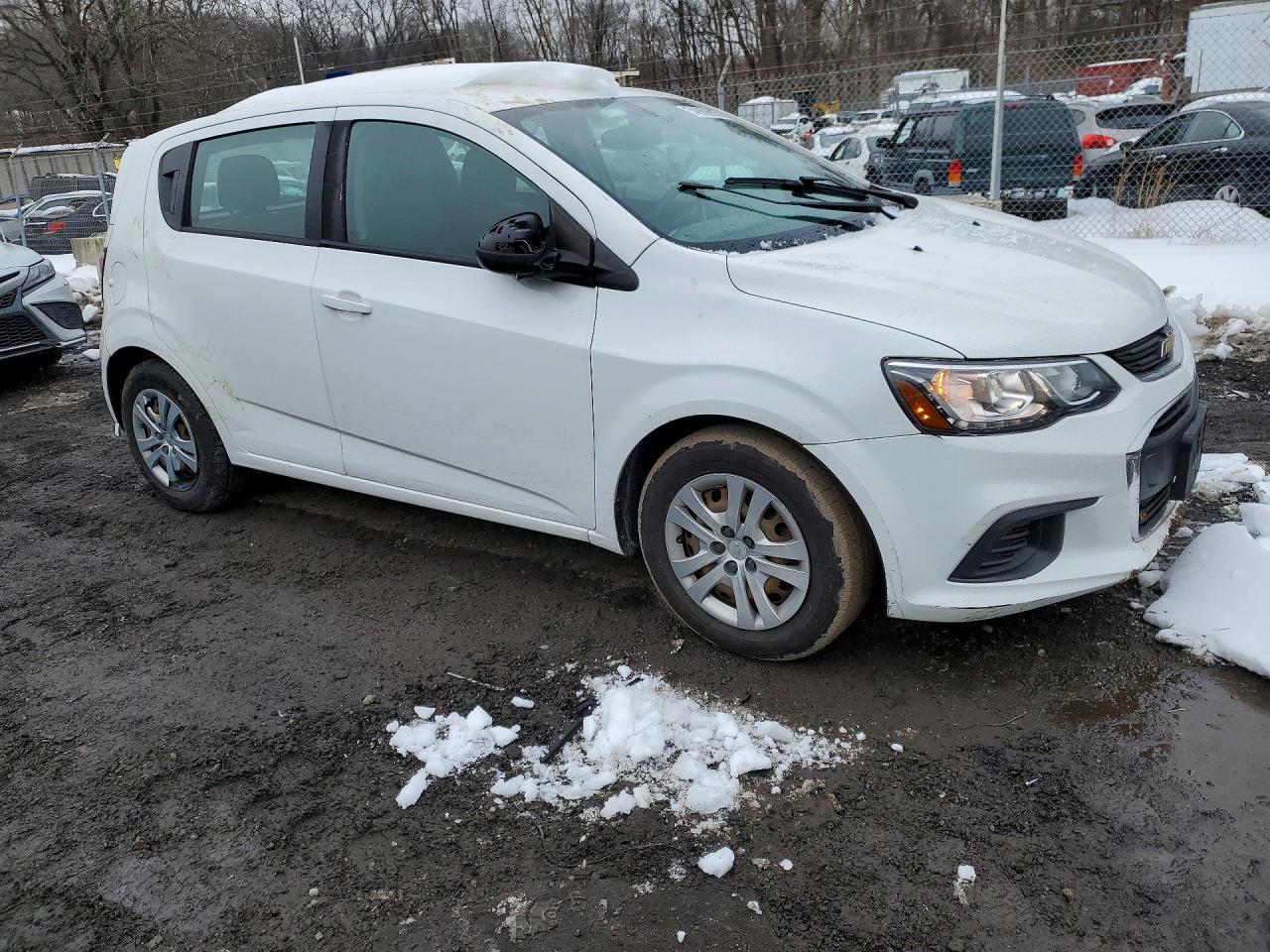 2017 Chev Sonic VIN 1G1JG6SG1H4161743 photo 4