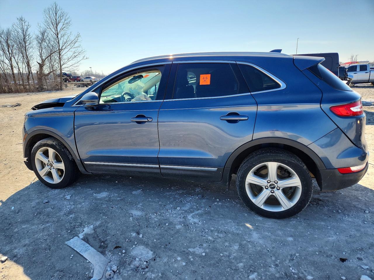 2018 Lincoln Mkc VIN 5LMCJ1D90JUL23265 photo 2