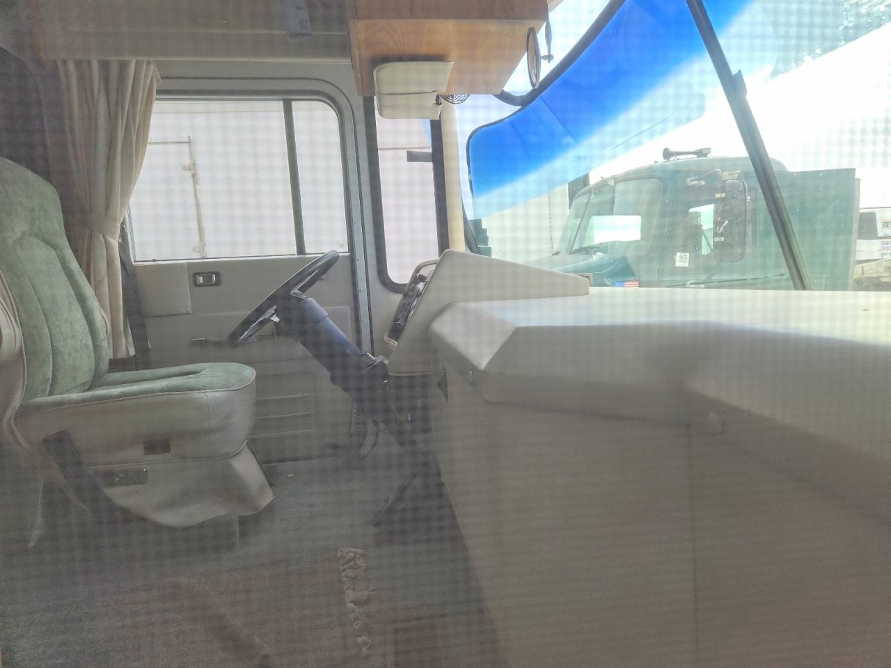 2000 FREIGHTLINER All other VIN 4UZ6XJCAXXCB97301 photo 5