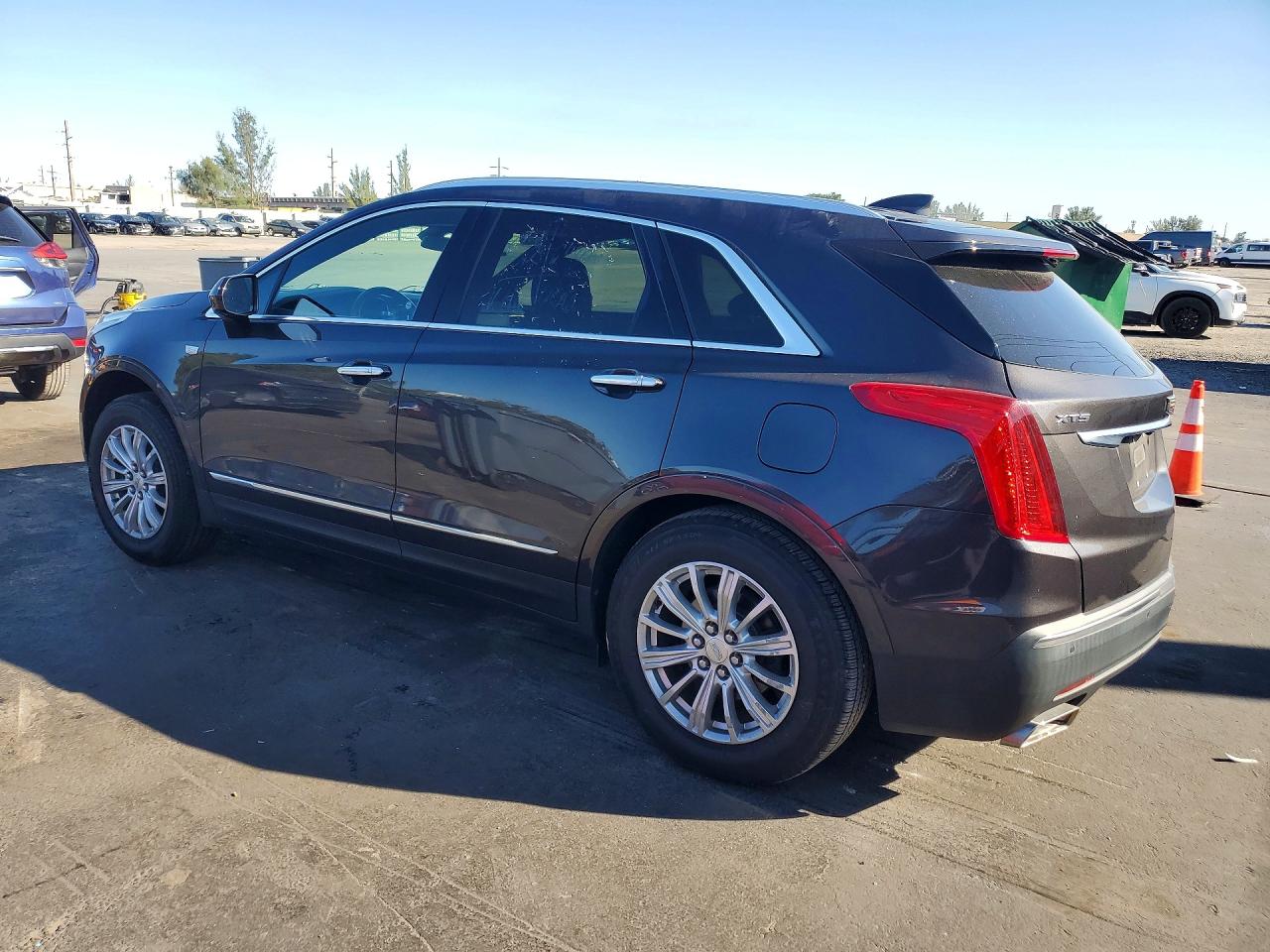 2018 Cadillac Xt5 VIN 1GYKNARSXJZ176355 photo 2