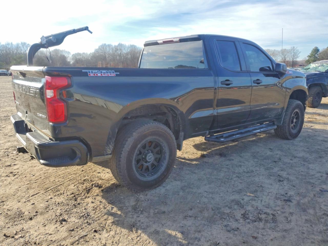 2019 Chevrolet All models VIN 1GCRYCEF0KZ297333 photo 3