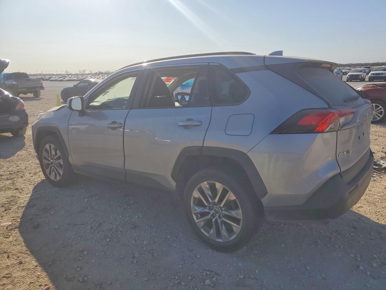 2020 Rav4 VIN JTMC1RFV2LD055175 photo 2