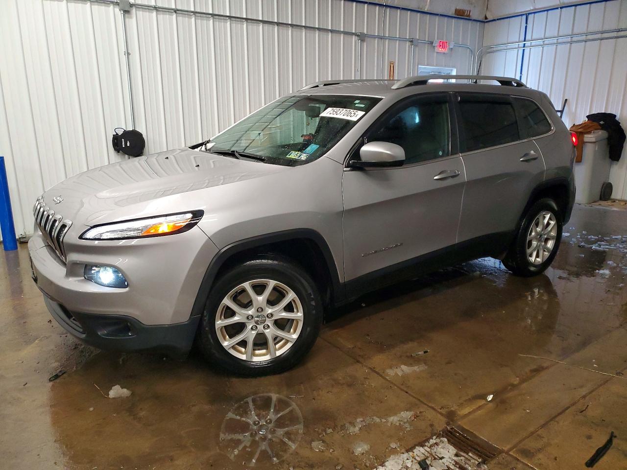 2018 Jeep Grand cher VIN 1C4PJMLB3JD601509 photo 1