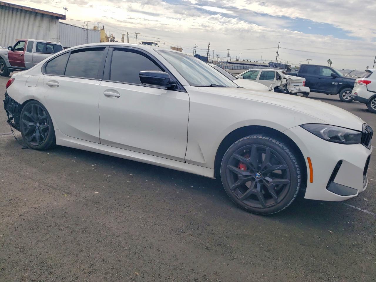2025 BMW 3 series VIN 3MW69CW02S8F41775 photo 4
