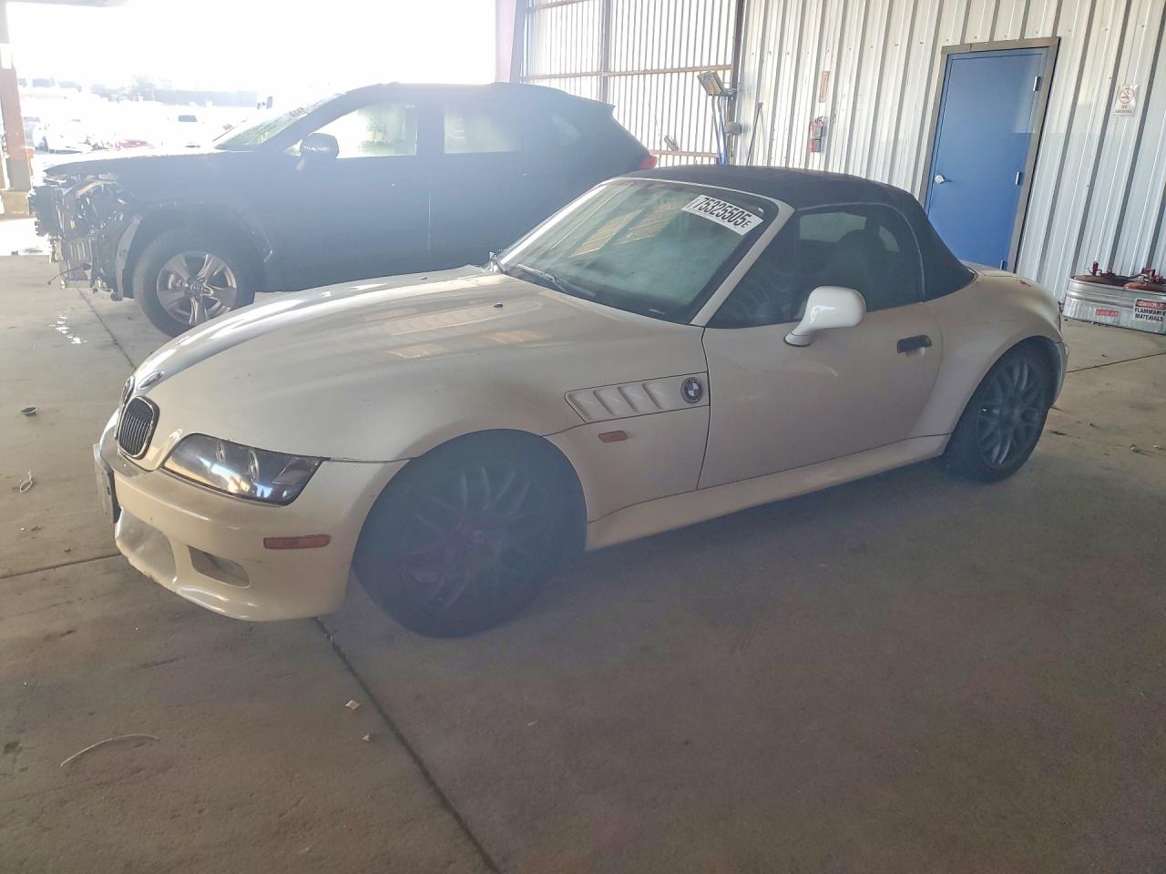 1998 BMW Z3 VIN 4USCJ3333WLG20573 photo 1