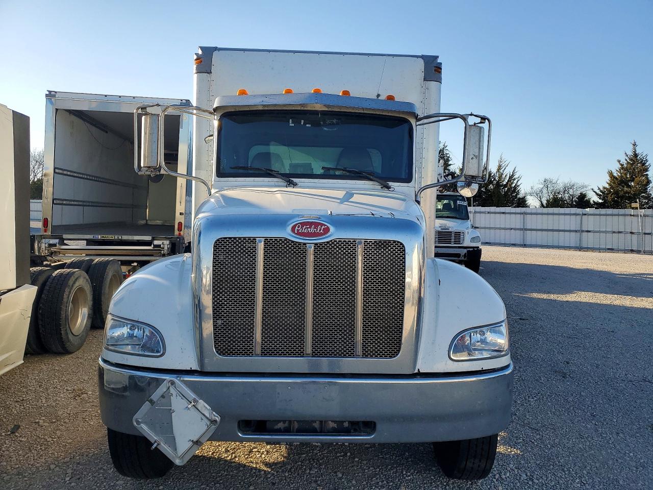 2016 PETERBILT All models VIN 2NP2HM6X3GM362553 photo 5