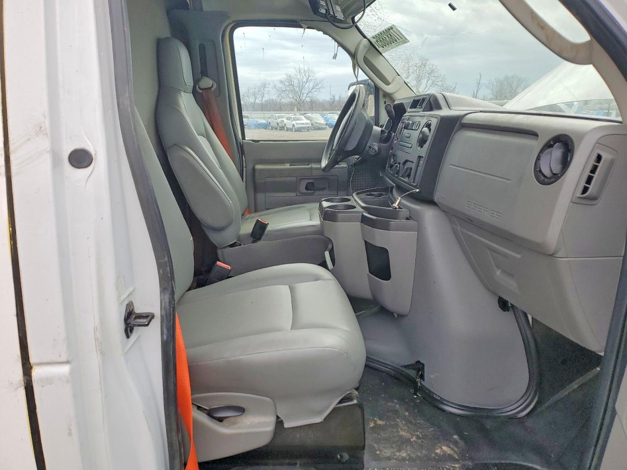 2018 Ford Econoline VIN 1FDXE4FS0JDC33222 photo 7