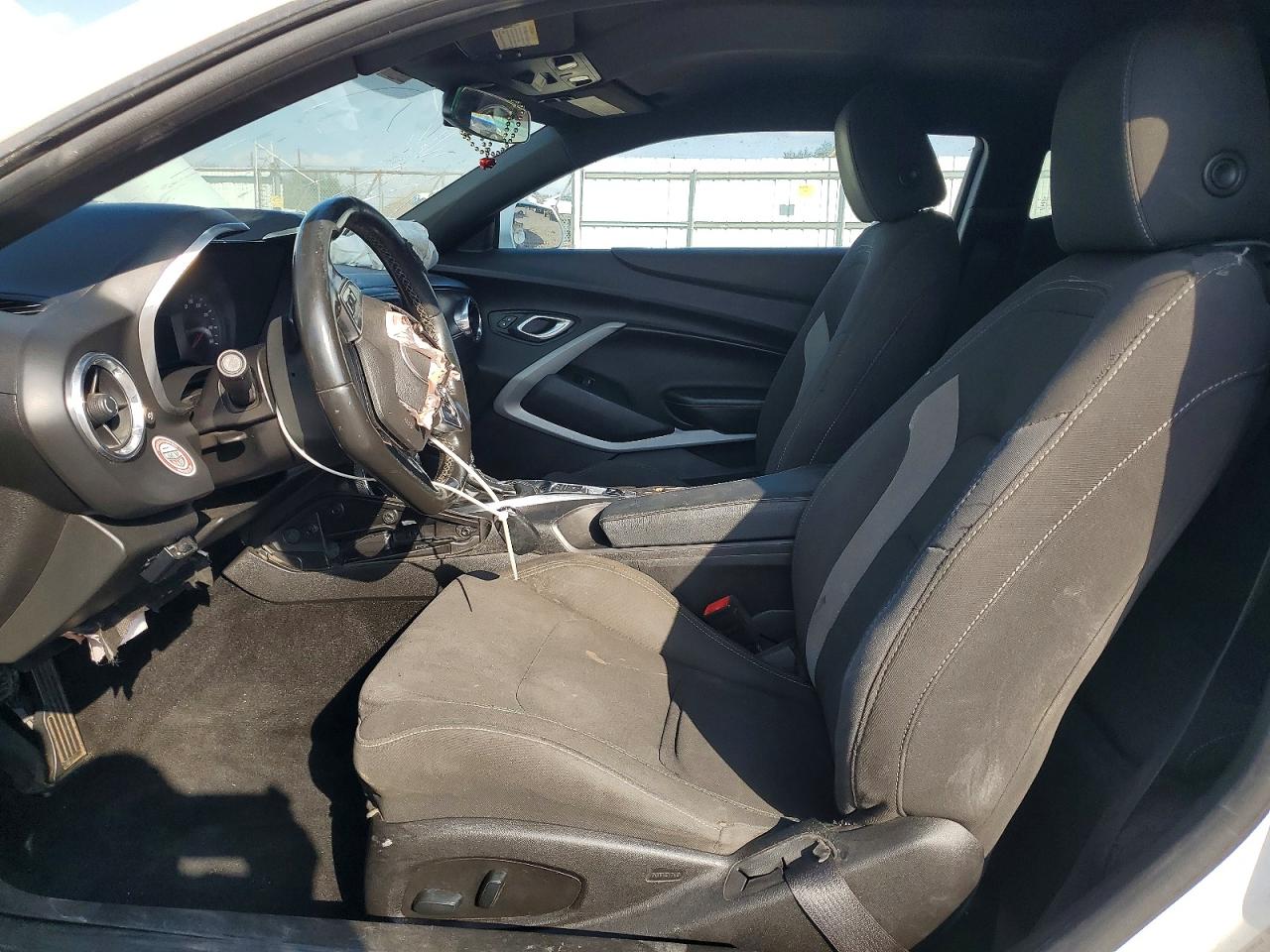 2018 Chev Camaro VIN 1G1FB1RX5J0185943 photo 7