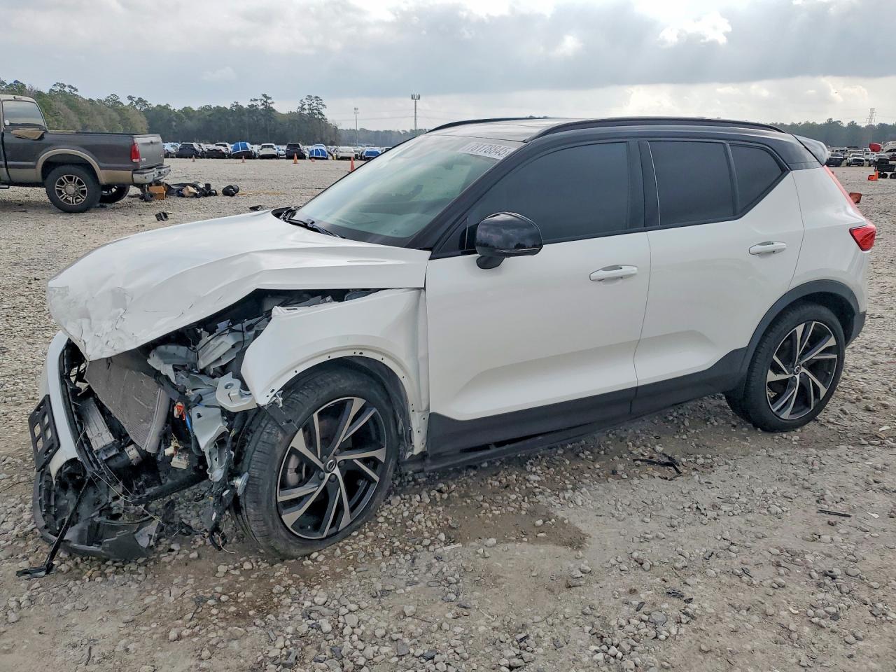 2021 Volvo Xc40 VIN YV4162UM0M2613299 photo 1