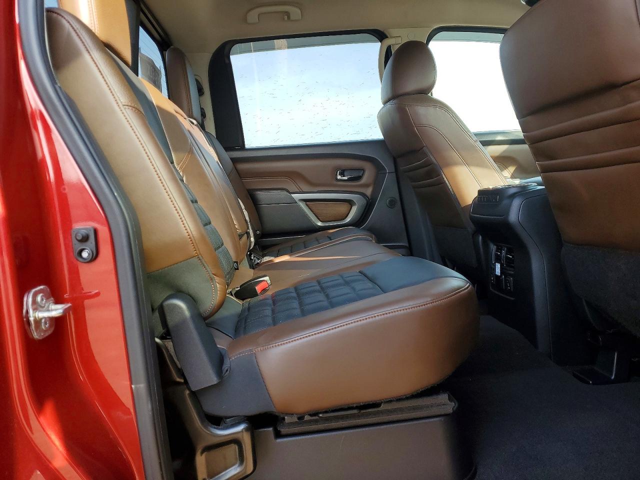 2016 Nissan TITAN VIN 1N6BA1F40GN510333 photo 10