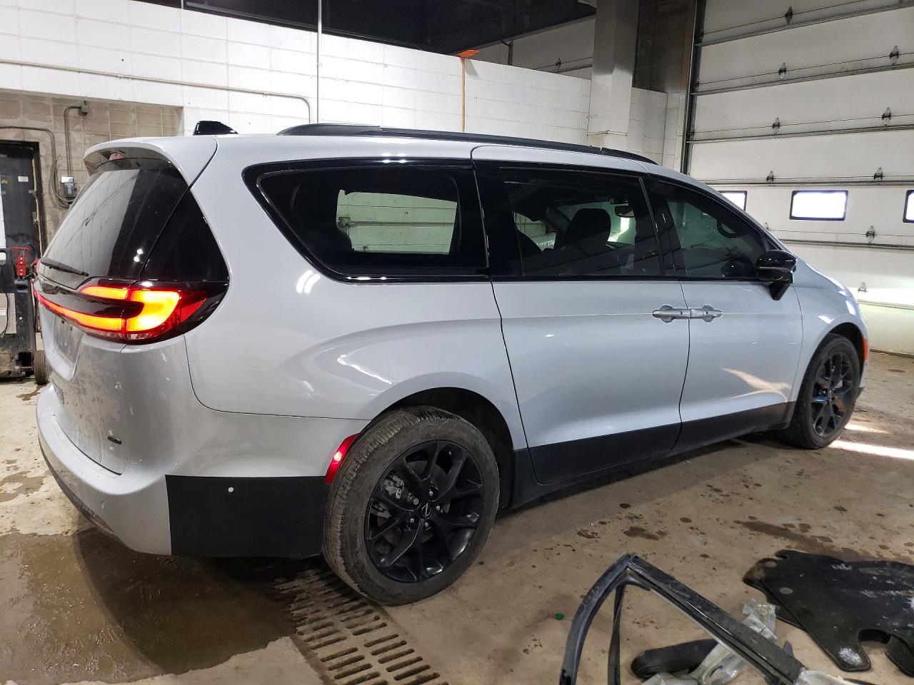 2024 Chrysler Pacifica VIN 2C4RC3BGXRR175224 photo 3