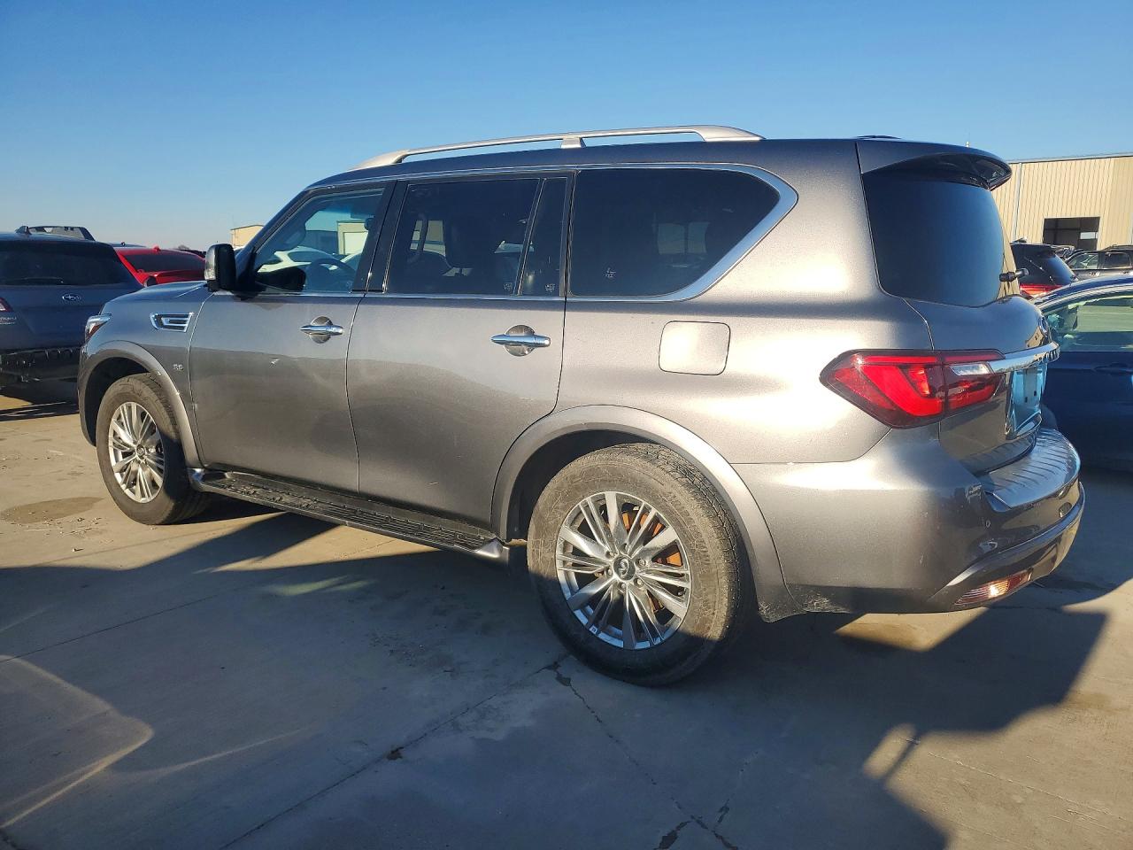 2018 Infiniti Qx80 VIN JN8AZ2NFXJ9661684 photo 2