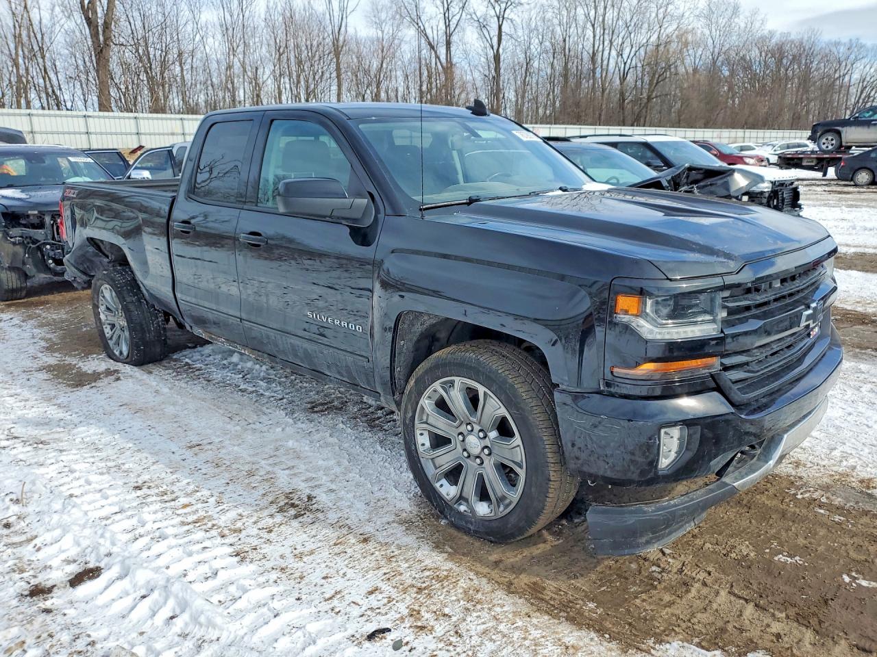 2017 Chevrolet All models VIN 1GCVKREC2HZ116895 photo 4