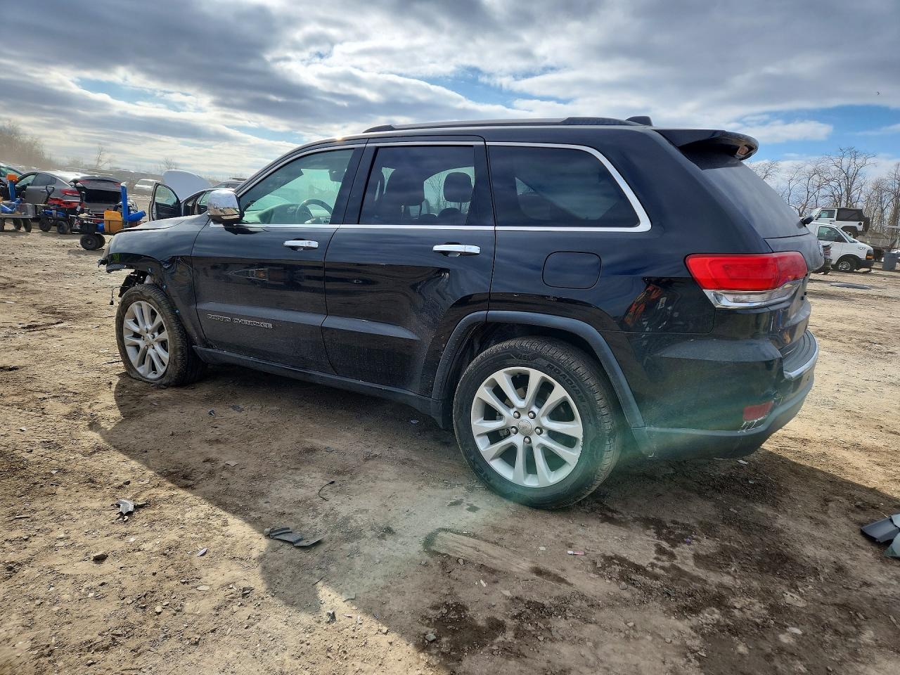 2017 Jeep Grand cher VIN 1C4RJEBG7HC712432 photo 2
