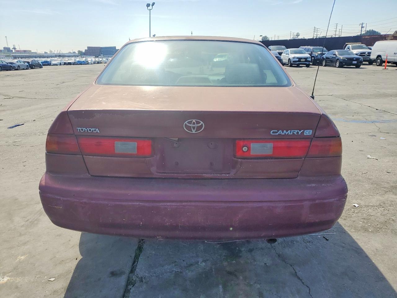 1998 Toyota Camry VIN 4T1BG22K0WU373258 photo 6