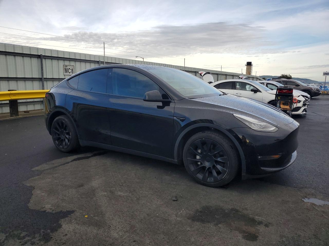 2022 Tesla Model y VIN 7SAYGDEE5NF506414 photo 4