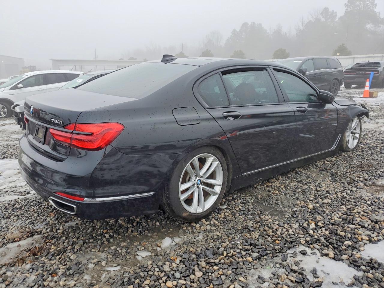 2018 BMW 7 series VIN WBA7F2C54JG424075 photo 3