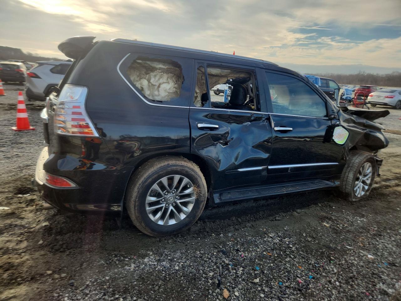 2018 Lexus Gx VIN JTJJM7FX2J5185322 photo 3
