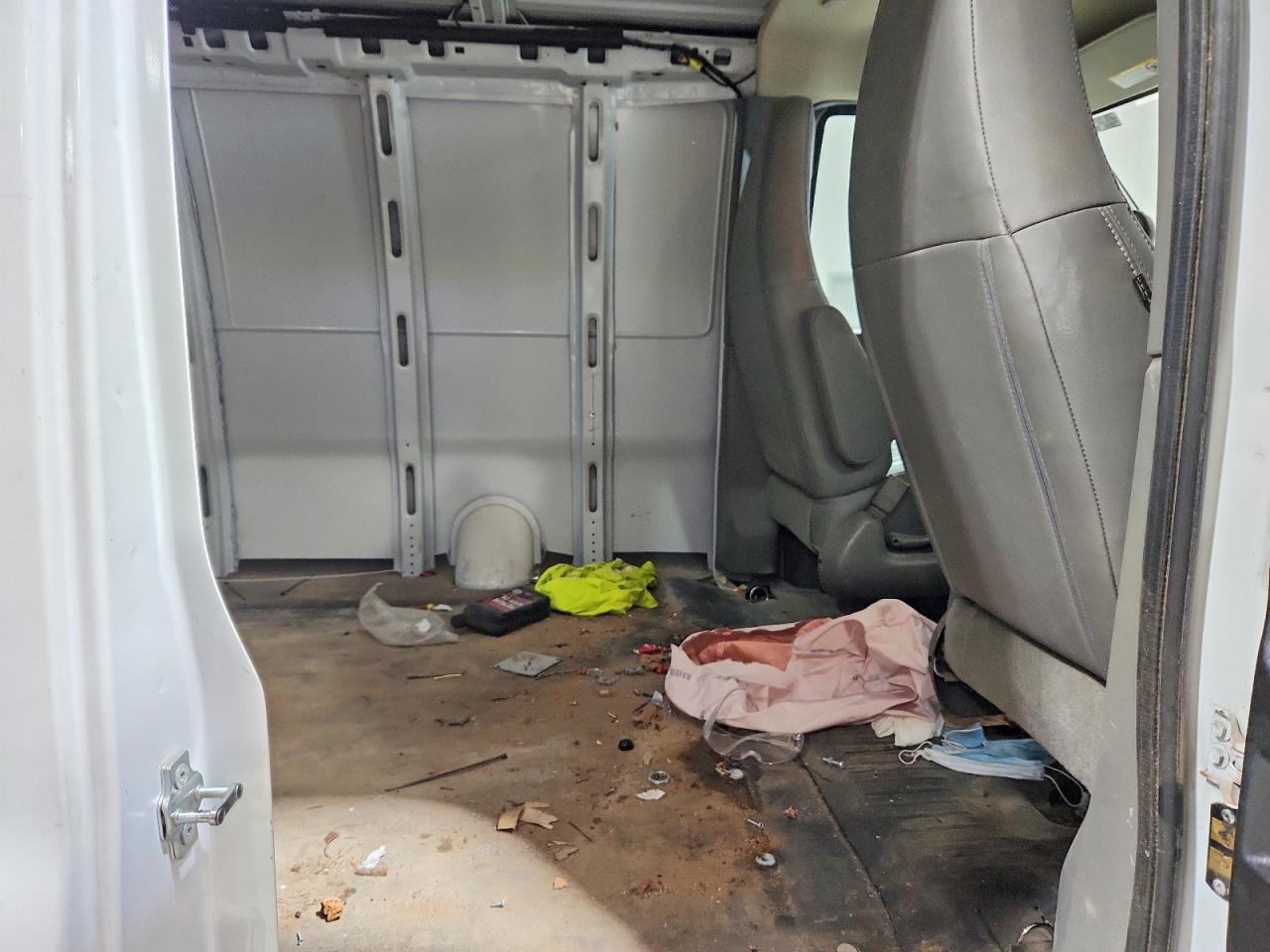 2023 Chevrolet Express VIN 1GCWGAFP0P1259348 photo 11