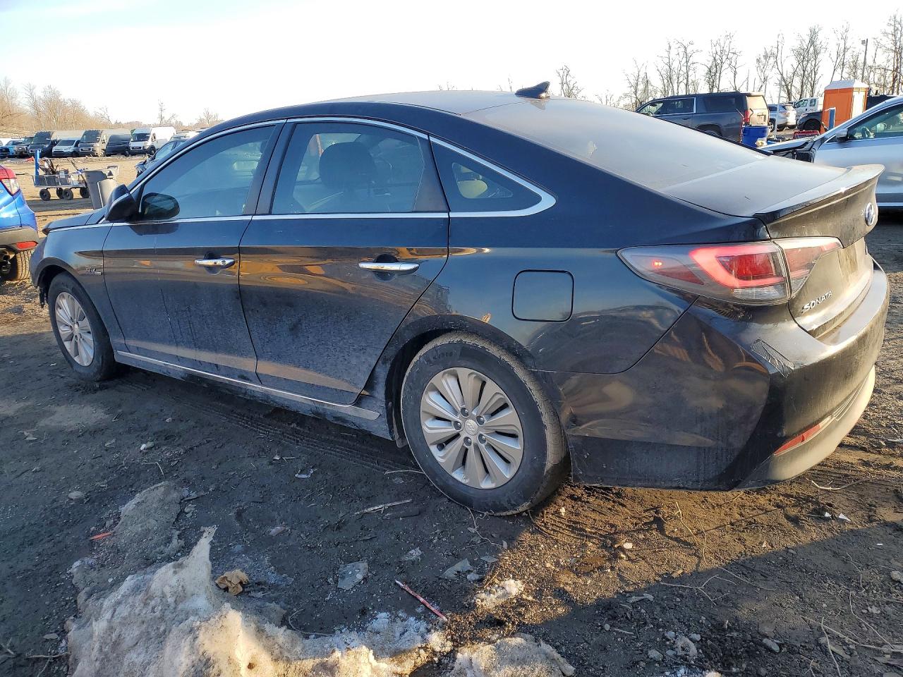 2016 Hyundai Sonata hybrid VIN KMHE24L11GA038994 photo 2