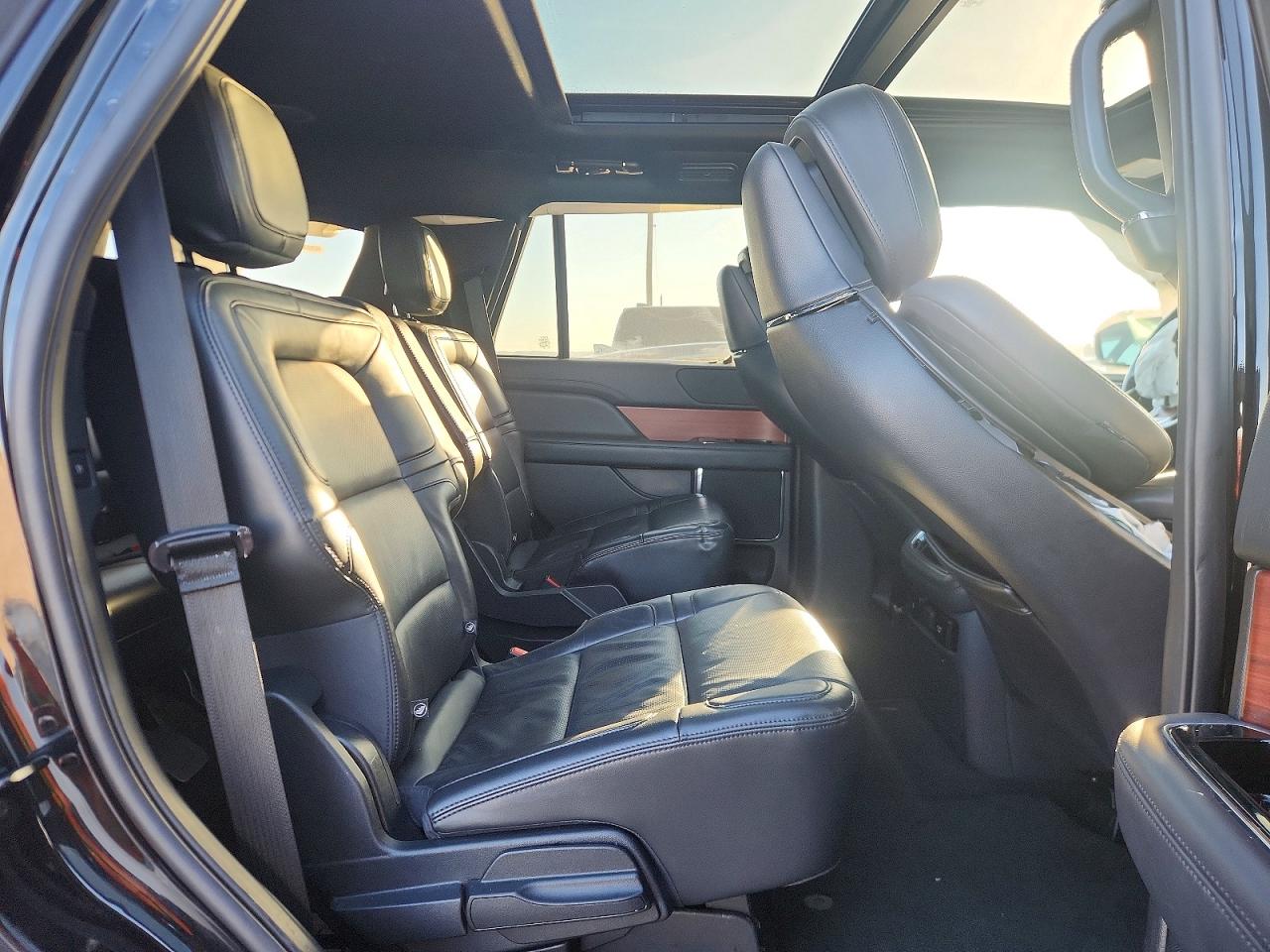 2024 Lincoln Navigator VIN 5LMJJ2LG6REL02715 photo 11