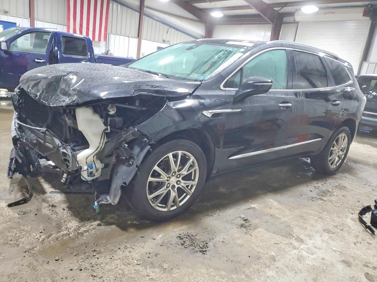 2022 Buick Enclave VIN 5GAEVAKWXNJ117327 photo 1