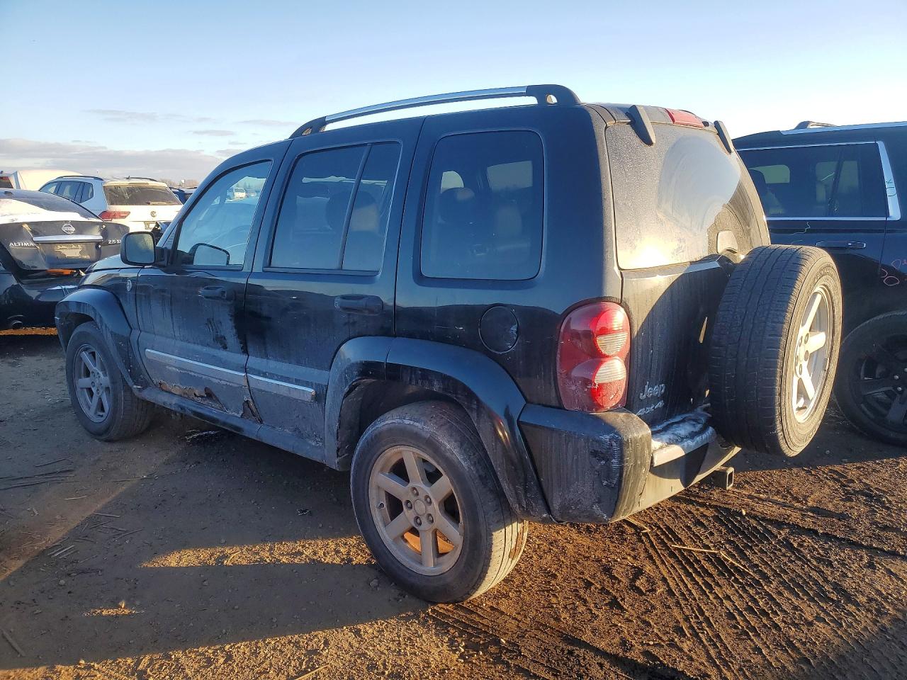 2005 Jeep Liberty VIN 1J8GL58K85W694071 photo 2