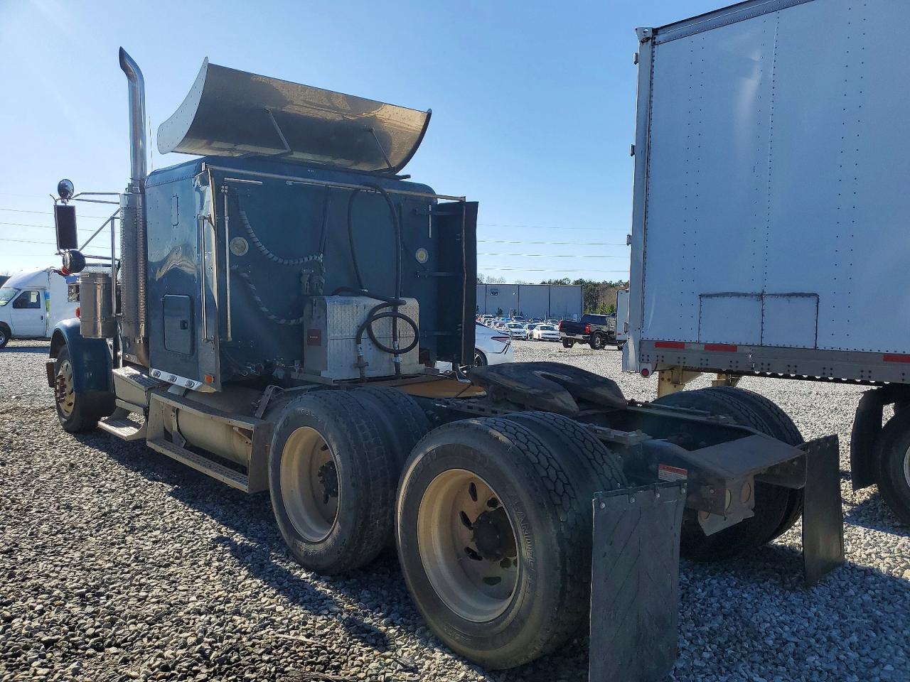 2001 FREIGHTLINER All other VIN 1FUJAPCG81LH24095 photo 3