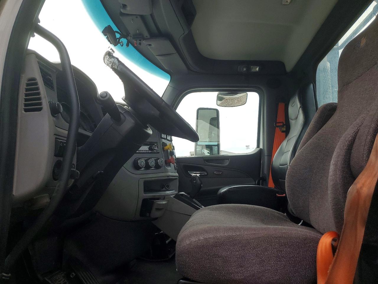 2017 PETERBILT All models VIN 1XPBA48X8HD428674 photo 5