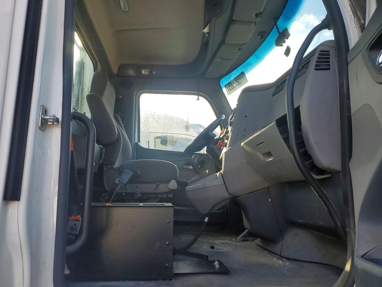 2016 PETERBILT All models VIN 1XPBA48X4GD339781 photo 5