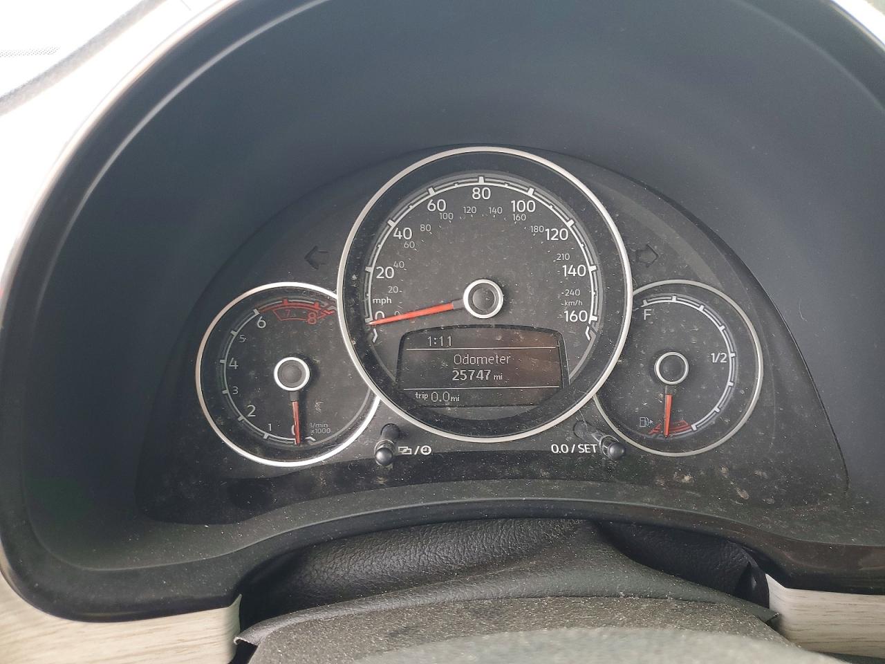 2018 Volkswagen Beetle VIN 3VWFD7ATXJM706050 photo 9