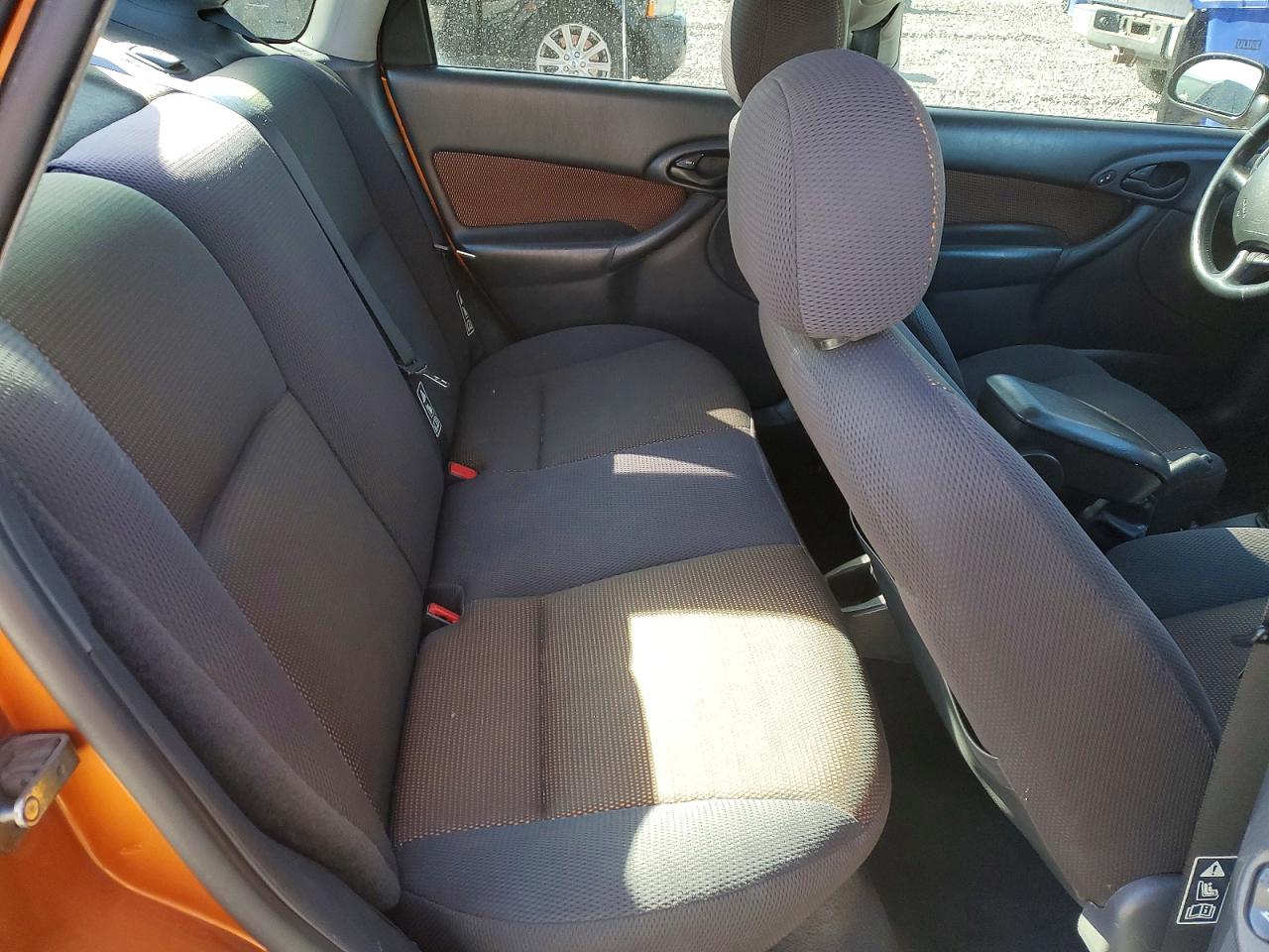 2002 Ford Focus VIN 1FAFP38302W302237 photo 10