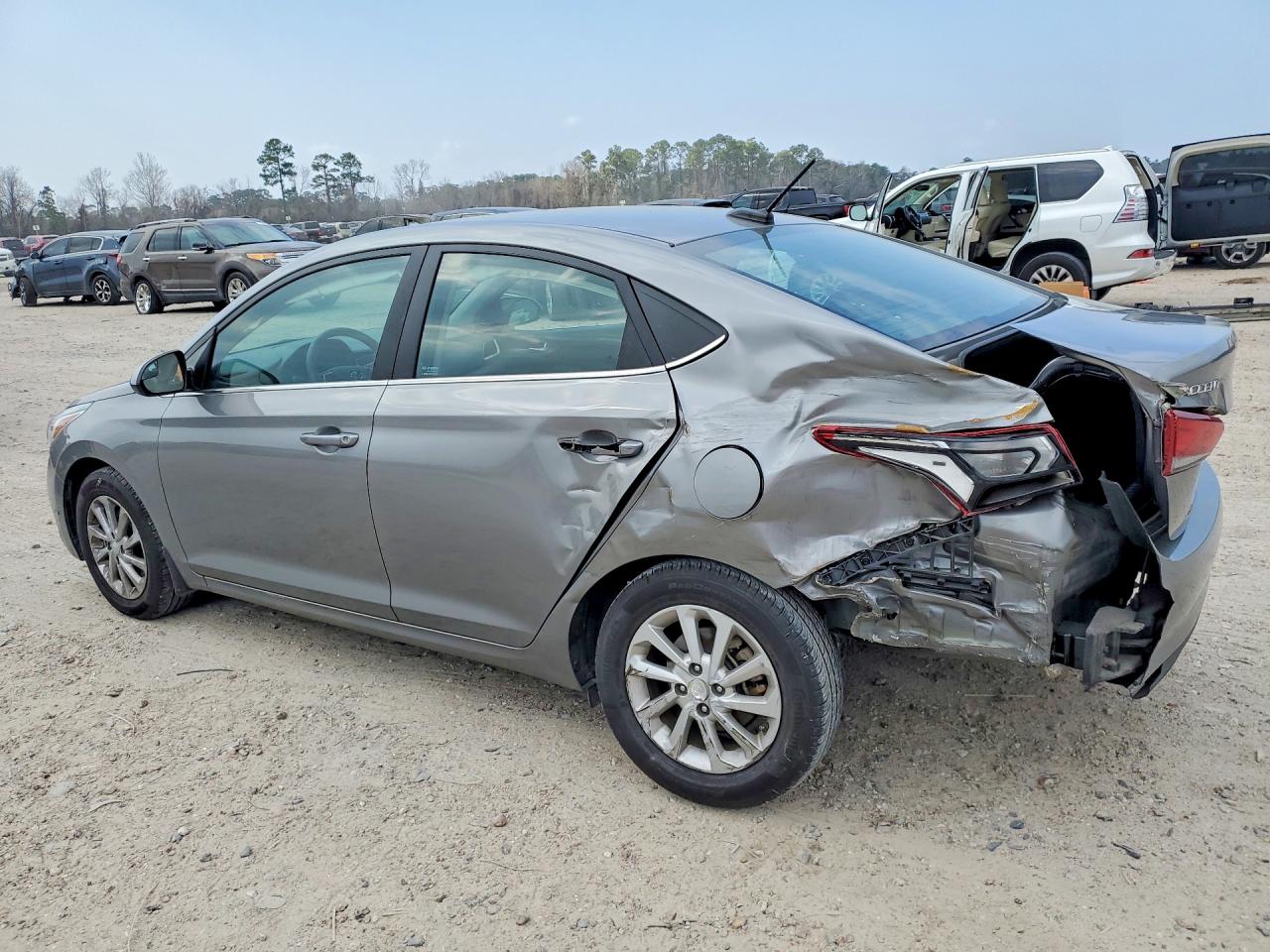 2022 Hyundai Accent VIN 3KPC24A67NE173854 photo 2