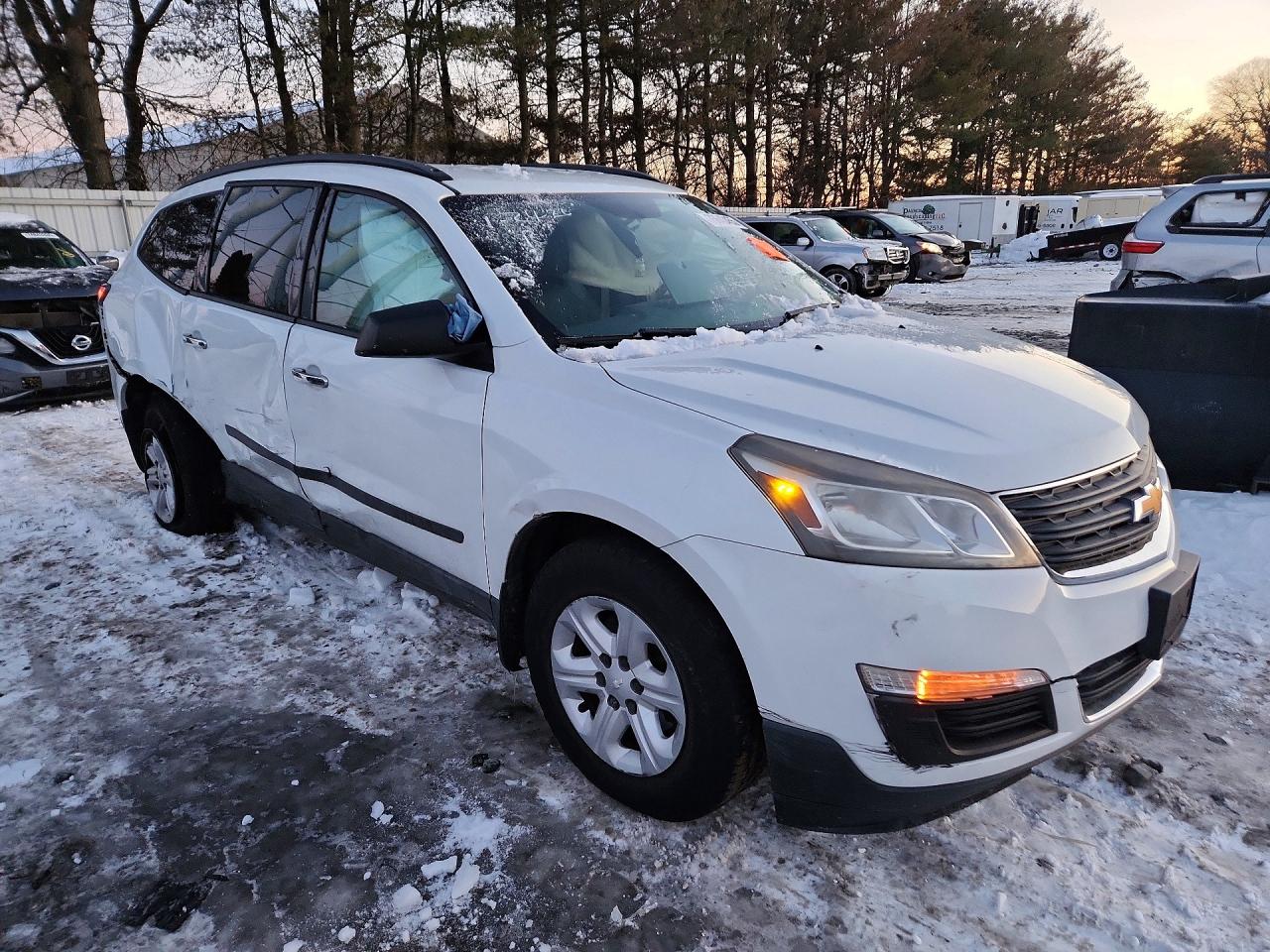2016 Chevrolet Traverse VIN 1GNKRFED4GJ137273 photo 4