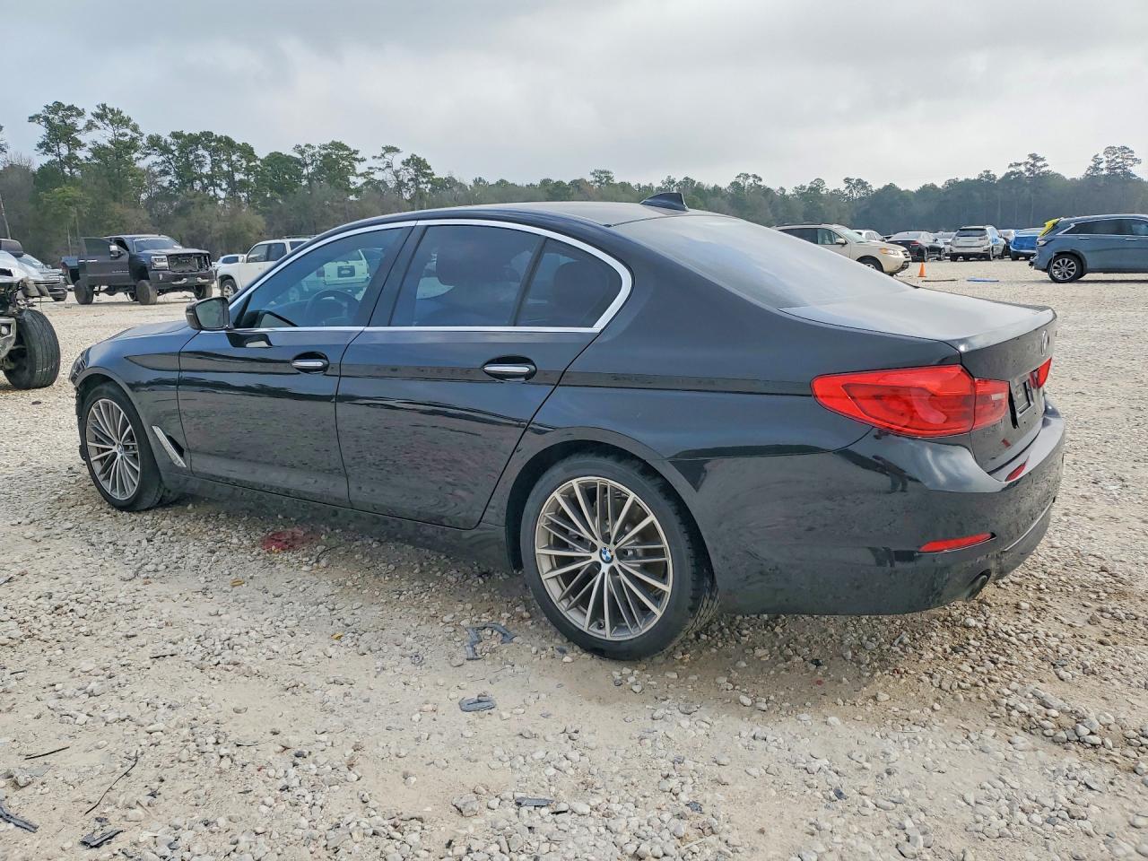 2018 BMW 5 series VIN WBAJA5C58JWA36071 photo 2